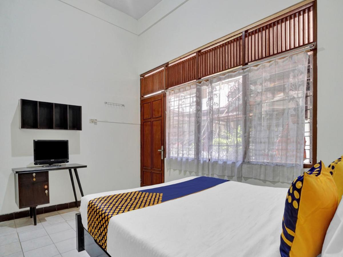 Oyo Life 90539 Taman Borobudur Guest House Syariah Blimbing  Экстерьер фото