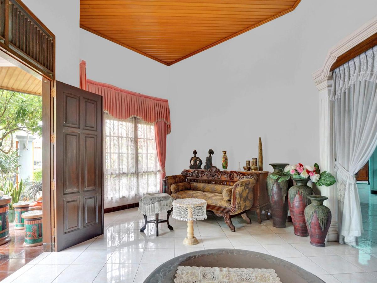 Oyo Life 90539 Taman Borobudur Guest House Syariah Blimbing  Экстерьер фото
