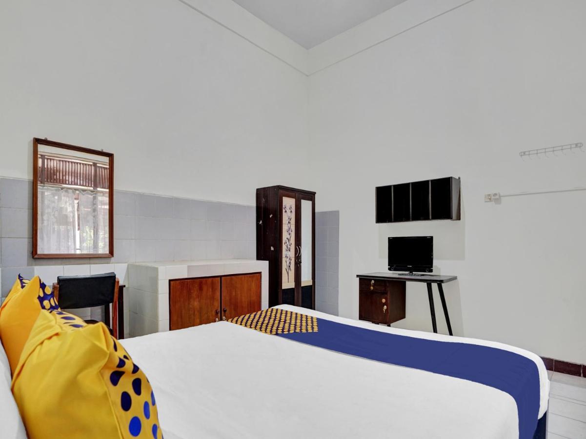 Oyo Life 90539 Taman Borobudur Guest House Syariah Blimbing  Экстерьер фото