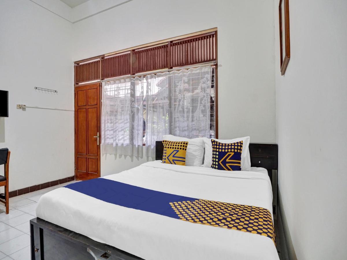 Oyo Life 90539 Taman Borobudur Guest House Syariah Blimbing  Экстерьер фото