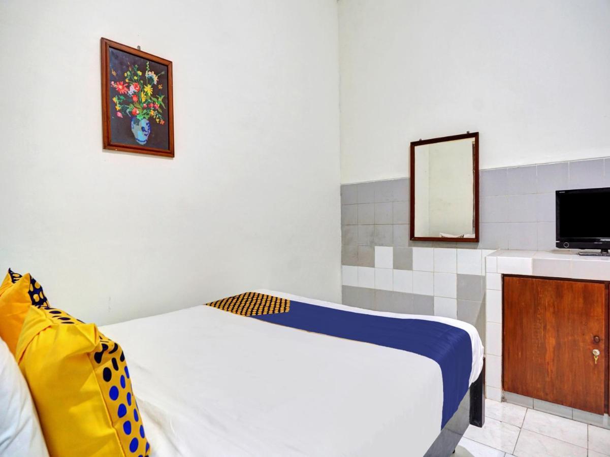 Oyo Life 90539 Taman Borobudur Guest House Syariah Blimbing  Экстерьер фото